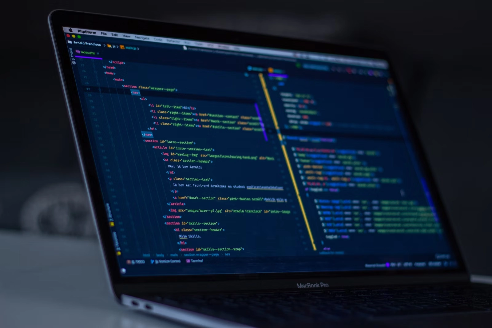Mockup sito web professionale su laptop e smartphone